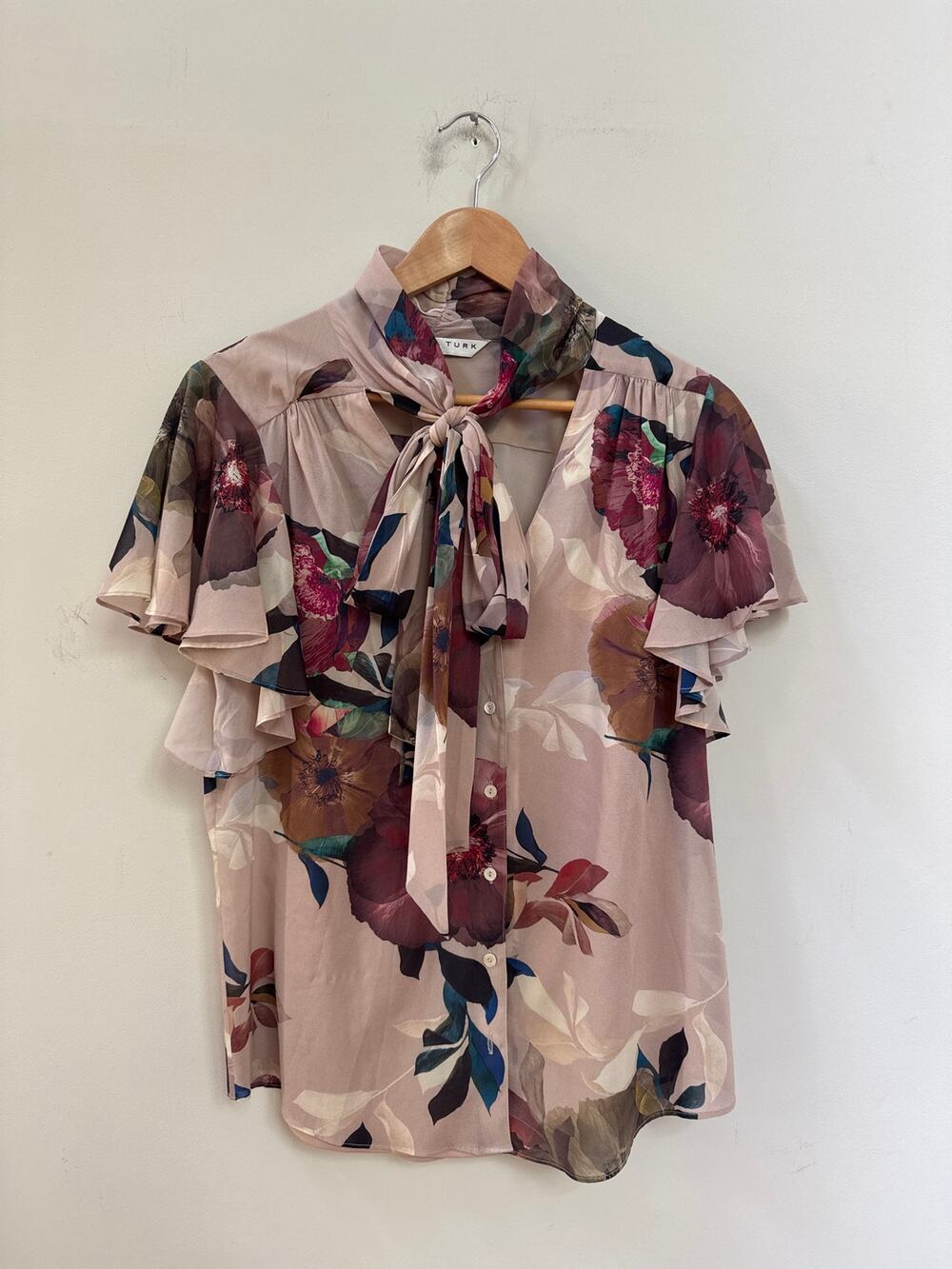 Trina Turk Bracken Faye Floral Silk Tie-Neck Top B Flutter Sleeves Feminine Med